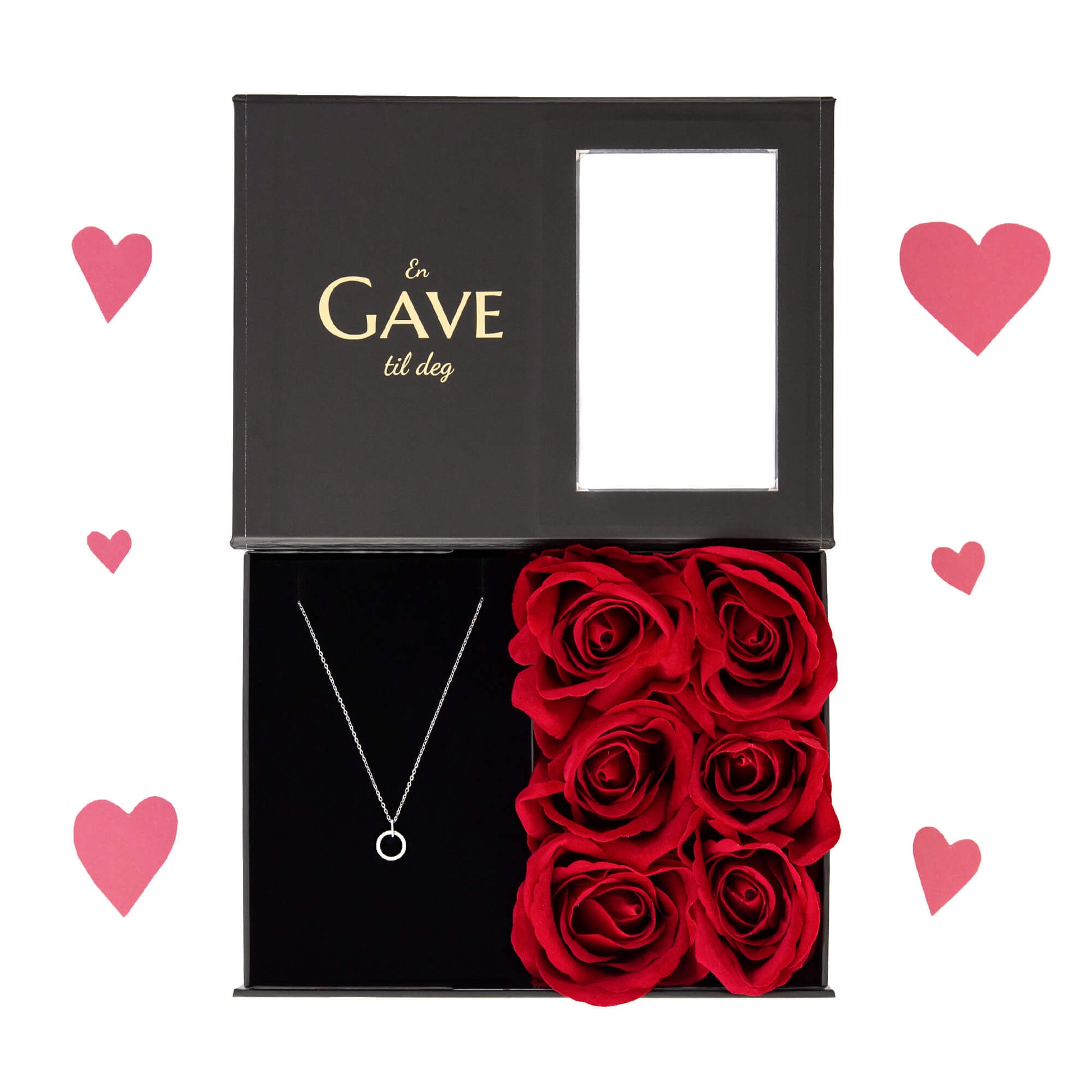 Gave til kjæresten med rundt sølvsmykke og røde roser, alt pakket i en eksklusiv gaveeske.