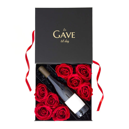 Gaveeske til vin med vakre røde roser og en vinflaske i senter. Perfekt vingave til henne.