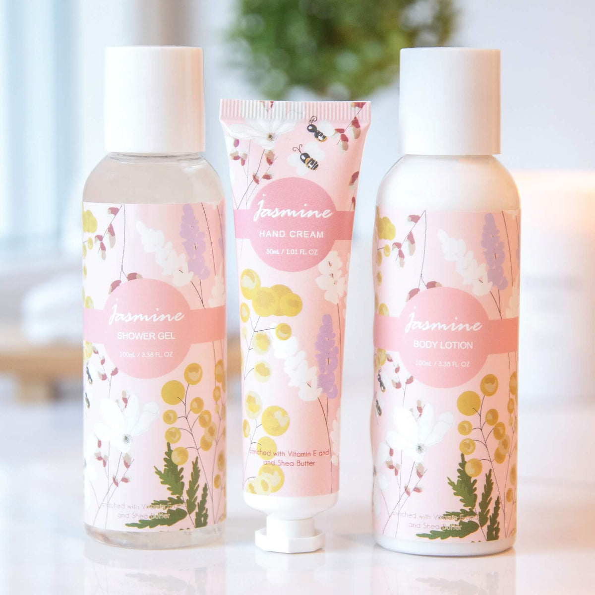 Badesett med dusjgelé, håndkrem og bodylotion med jasminduft