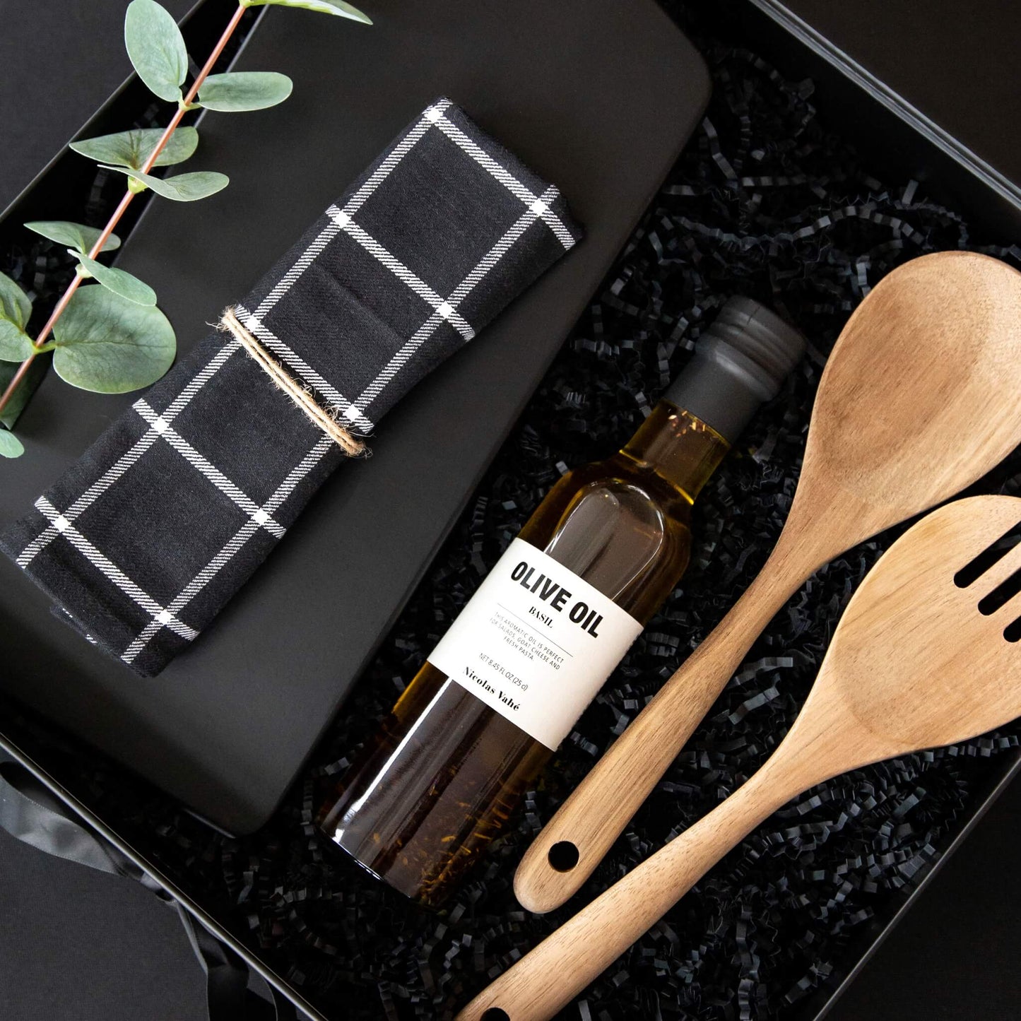 Detaljbilde av eksklusive produkter i en av Boxit sine sorte gaveesker som er supre som fellesgaver.