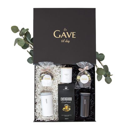 Gave til han og henne med termokopper, sjokolade, duftlys og brasiliansk kaffe. Passer som firmagaver, bursdagsgaver eller fellesgaver.