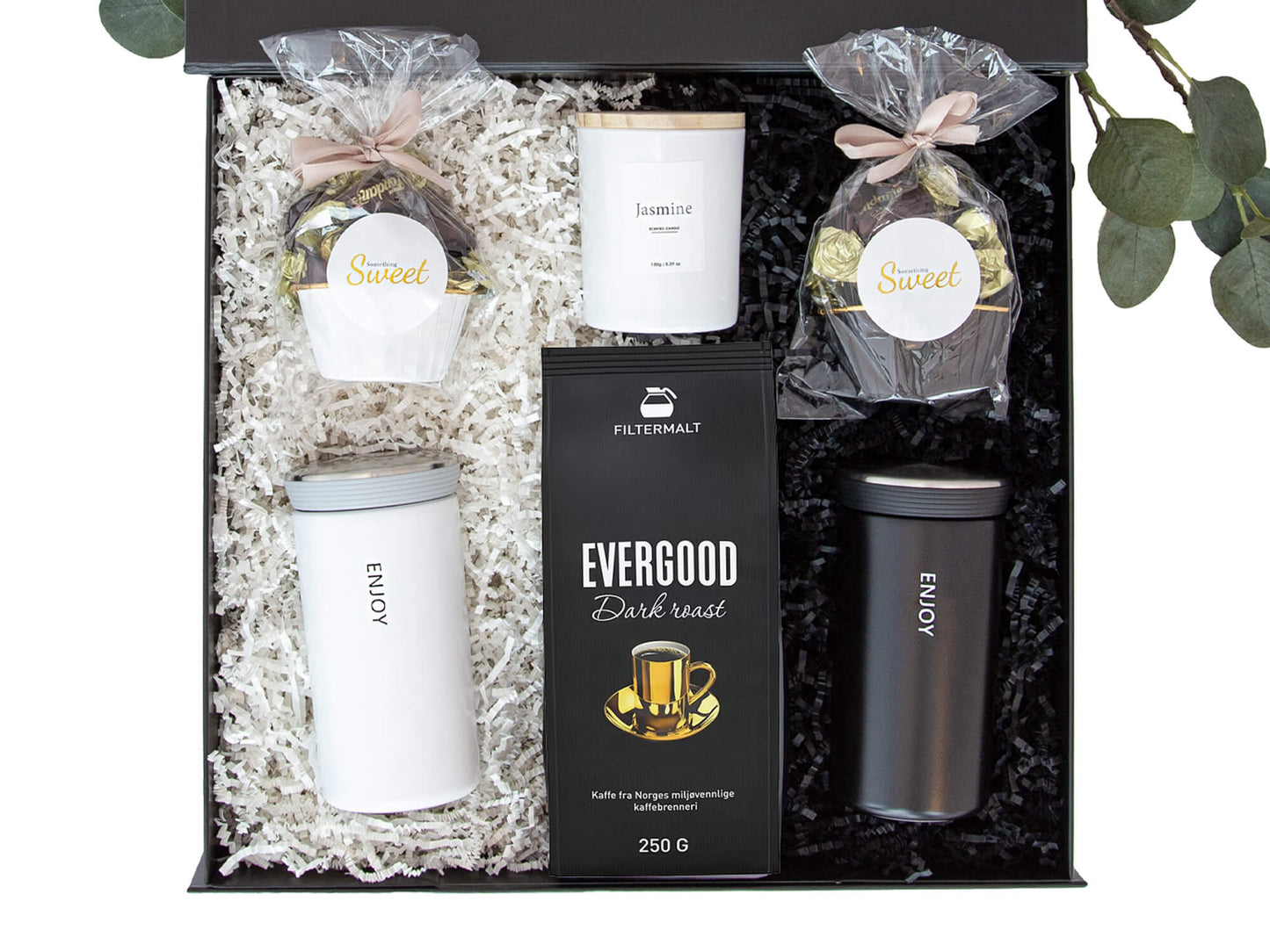 Todelt gaveeske med hvit og sort fyll med produkter som passer perfekt til han og henne.