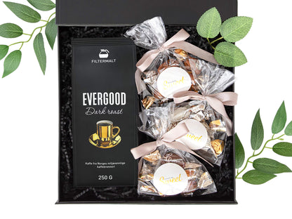 Gave med kaffe og deilige sjokolader i en svart gaveeske.