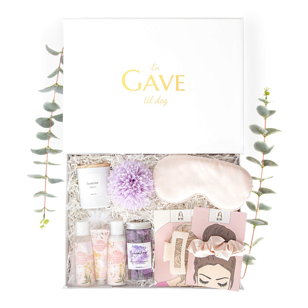 Ultimate Spa Day gaveeske med duftlys, bodyscrub, badesett og sovemaske