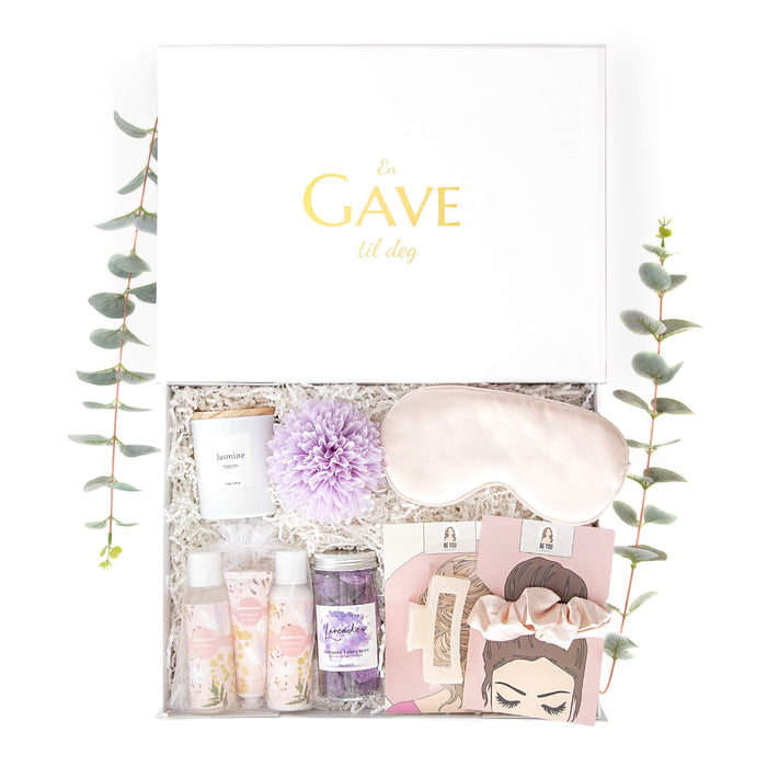 Ultimate Spa Day gaveeske med duftlys, bodyscrub, badesett og satengtilbehør