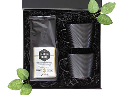 Kaffe og keramikkopper i sort gaveeske.