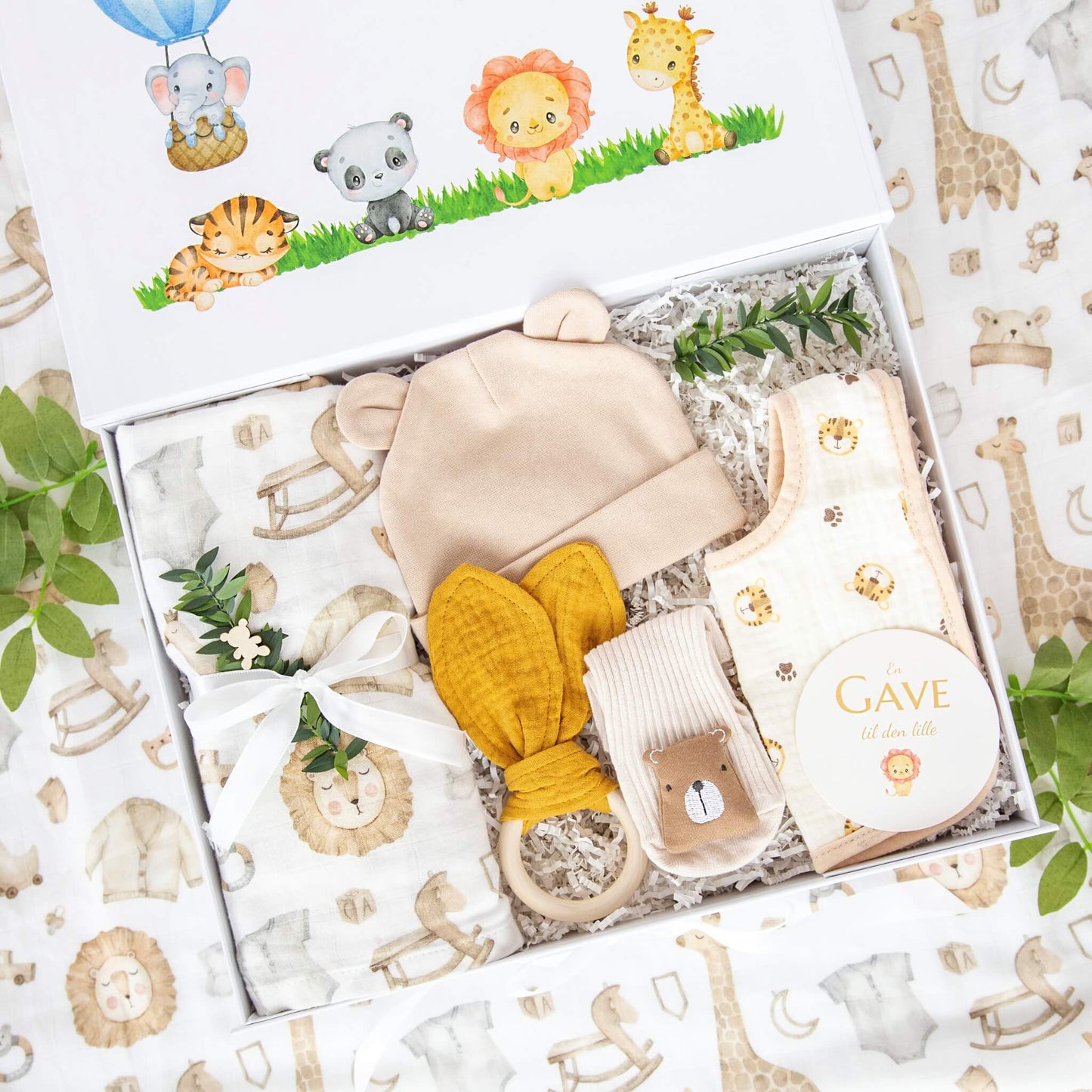Eksklusiv gaveeske designet for baby med kvalitetsprodukter som passer perfekt som gave til den nyfødte.