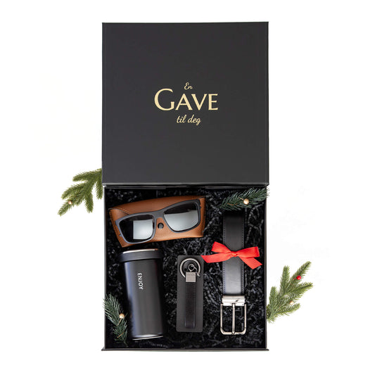 Julegave til han med termokopp, belte, solbriller og nøkkelring. Alt i en elegant åpen svart gaveeske.