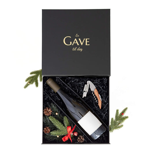 Vingave levert i en elegant gaveeske med en profesjonell vinåpner i tre og rustfritt stål og juledekor. Passer som julegave, bedriftsgave, bursdagsgave, vertinnegave.
